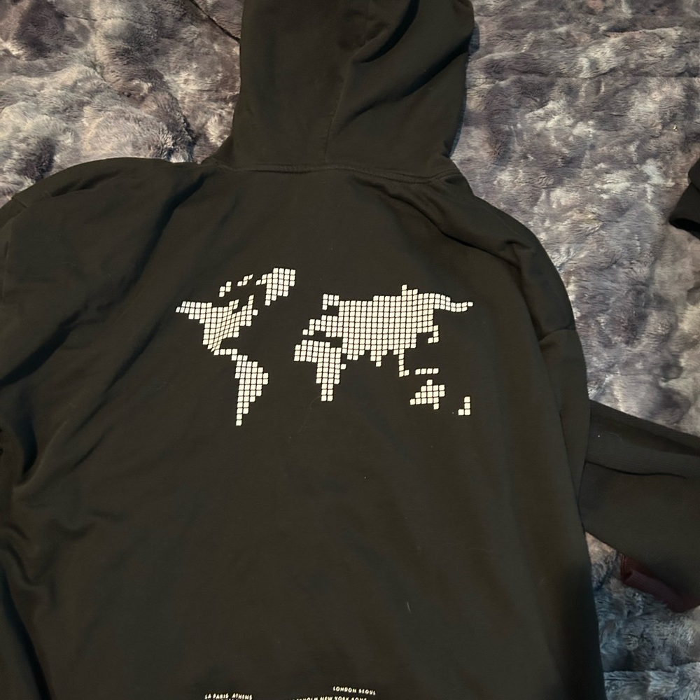 Black hoodie H&M size large 25$